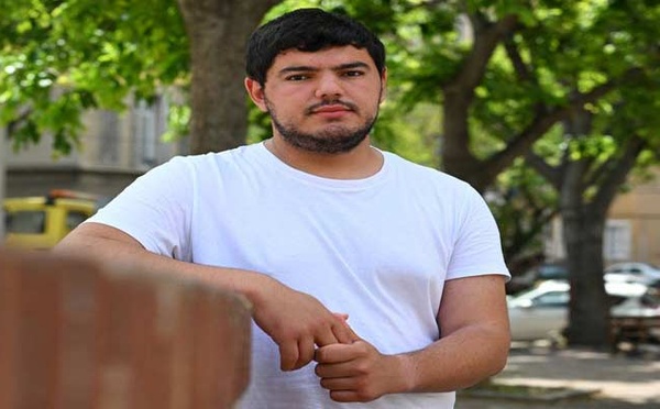 Amine Kessaci : Le militant forgé dans la tragédie du narcotrafic à Marseille