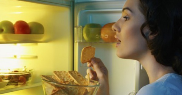 Eviter de manger la nuit réduirait le risque de rechute du cancer du sein