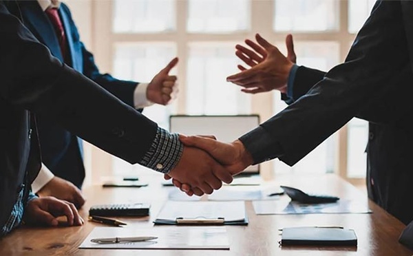 Quand la médiation administrative dévoile un gouvernement qui entretient les privilèges, l’opacité et l’abus de pouvoir