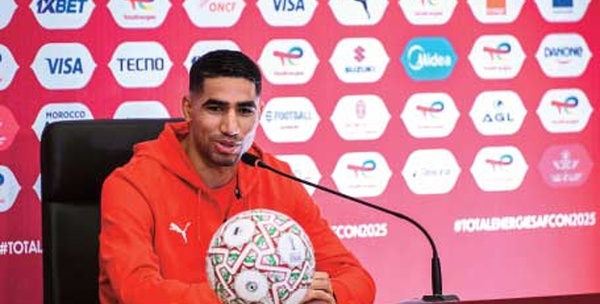 Achraf Hakimi reçoit le Trophée FIFA : "The Best Starting 11"