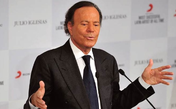 Julio Iglesias, une image de "Latin lover" fissurée par des accusations de délits sexuels