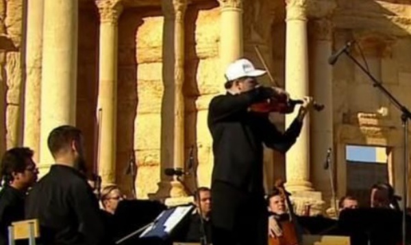 Concert d'un orchestre symphonique russe dans l'amphithéâtre de Palmyre en Syrie