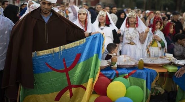 Mise en lumière du rôle de la famille dans la transmission de la langue amazighe