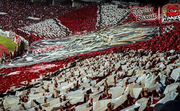 Les ultras célèbrent la mémoire des pionniers à travers des tifos créatifs