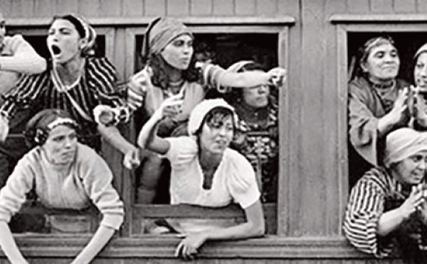 Dans une contradiction manifeste, les autorités algériennes exigent des excuses de la France tout en continuant d’ignorer l’expulsion des Marocains en 1975