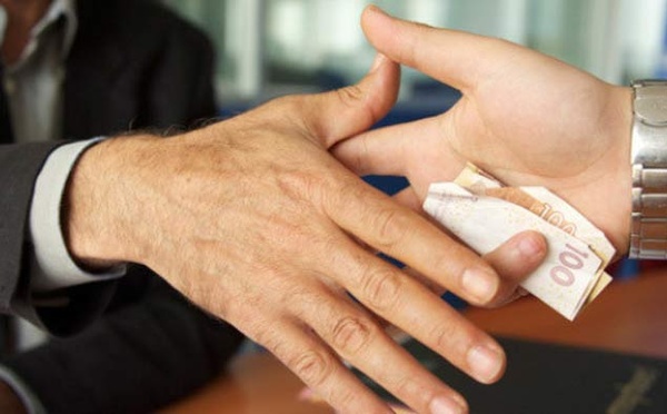 Lancement du centre d'appel "3003" pour le signalement des actes de corruption