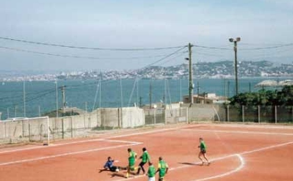Le football comme objet de réflexion en sociologie et au théâtre