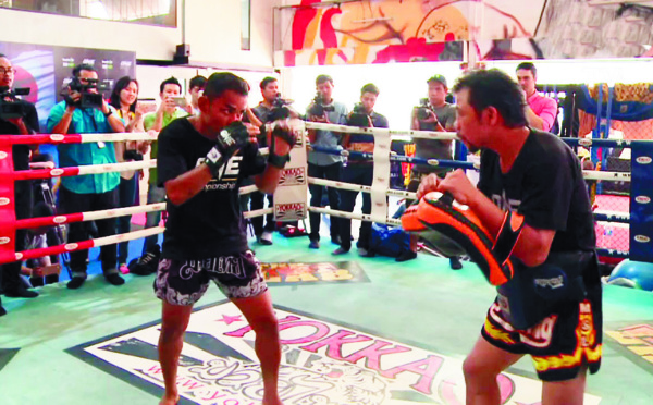 Les boxeurs thaïlandais attirés par la gloire et l'argent du MMA