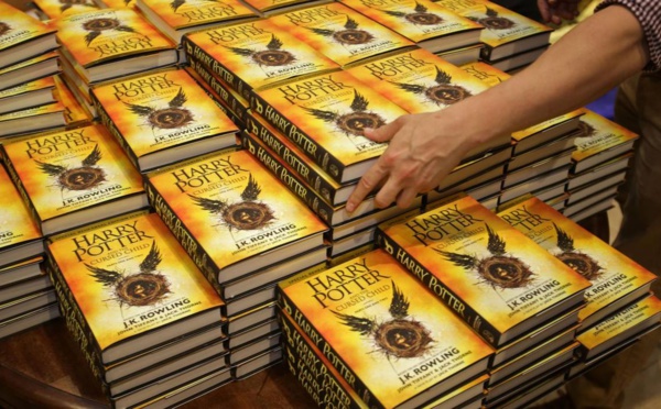 De New York à Singapour, les fans se ruent sur le nouveau Harry Potter