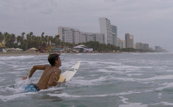 A Acapulco, les surfeurs tentent d'échapper à la vague de criminalité