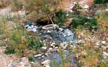 Ordures ménagères et eaux usées déversées en pleine nature : L’insalubrité menace Souk Khemis Aït Ouafkka à Tafraout