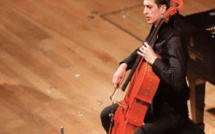 Le violoncelliste français Aurélien Pascal en concert à Dar Adiyel