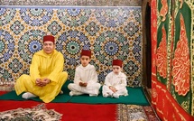SAR le Prince Moulay Rachid visite le Mausolée Moulay Idriss Al Azhar à l’occasion de la circoncision de Leurs Altesses les Princes Moulay Ahmed et Moulay Abdeslam