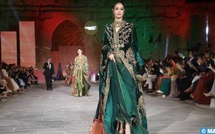 Le défilé de la "Caftan Week 2025" célèbre le Sahara marocain