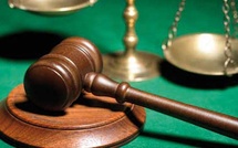 Une adoption en force faisant fi de tout débat démocratique