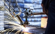 L'industrie en avril 2025 : La production stagne, les ventes augmentent