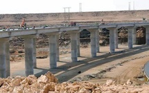 Laâyoune: Les travaux de construction du plus grand viaduc routier au Maroc avancent à un rythme soutenu