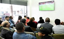 A Salé, les cafés se muent en tribunes spontanées