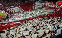 Les ultras célèbrent la mémoire des pionniers à travers des tifos créatifs