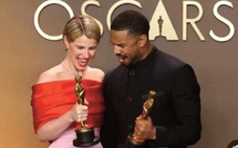 Sur le tapis rouge des Oscars : Du noir et blanc, des touches printanières et des broches