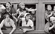 Dans une contradiction manifeste, les autorités algériennes exigent des excuses de la France tout en continuant d’ignorer l’expulsion des Marocains en 1975