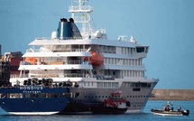 Débarquement chaotique à Tenerife des passagers du navire de croisière MV Hondius